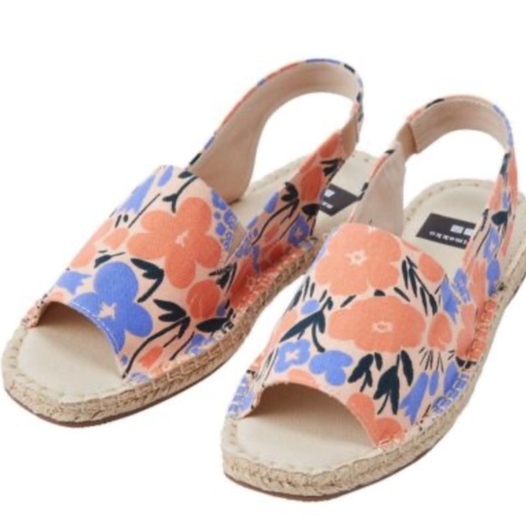 Marimekko Uniqlo collab orange and blue floral open toe espadrilles flats NWT - Picture 1 of 10